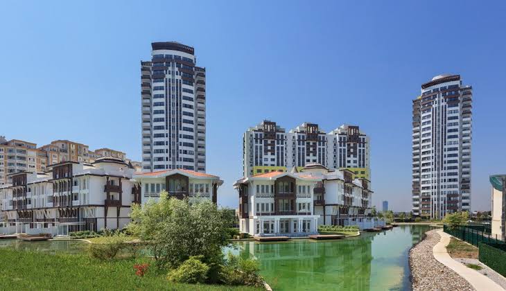 Bursa Modern · Gölet ve yürüyüş yolu