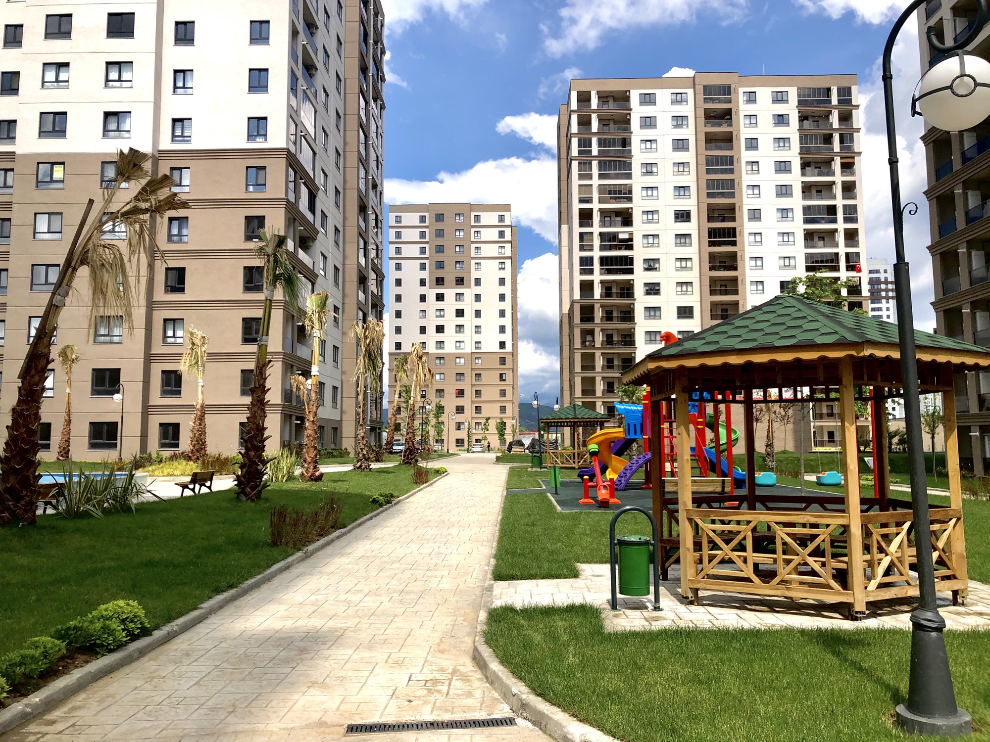 Prestij Hayat Sitesi · Yürüyüş yolu ve ortak alanlar